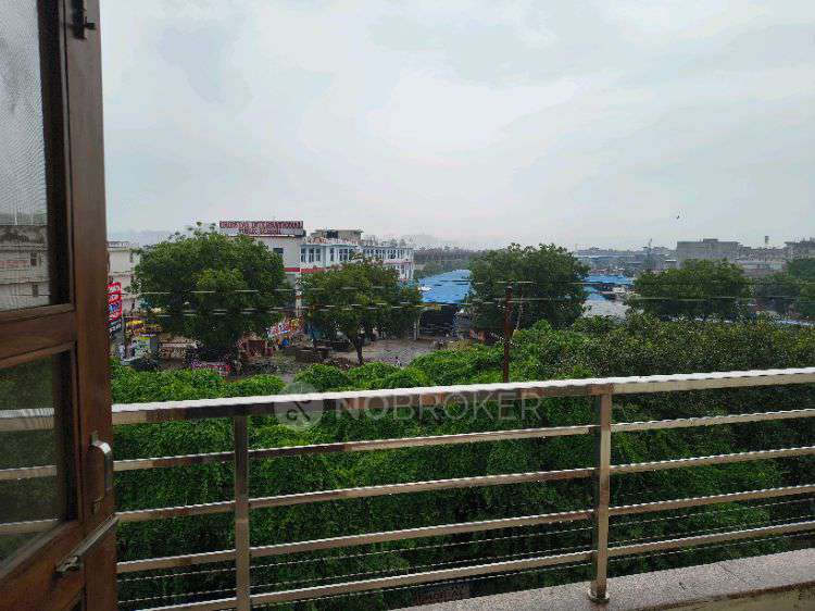 1 RK House for Rent  In Sector 63 A,