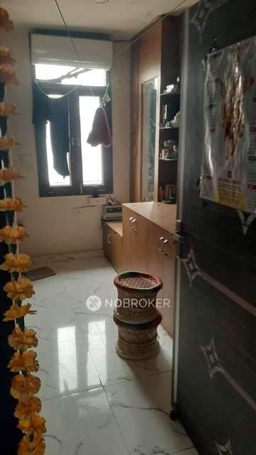 1 BHK Flat In East Platinum For Sale  In Sector 44, Noida