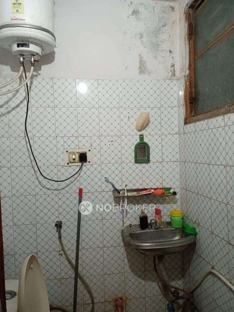 2 BHK Flat For Sale  In Dilshad Colony