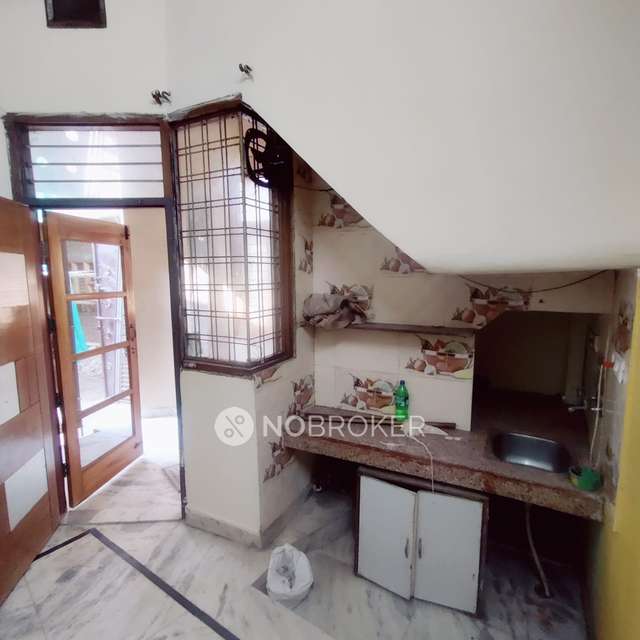1 RK House for Rent  In  Sector 11