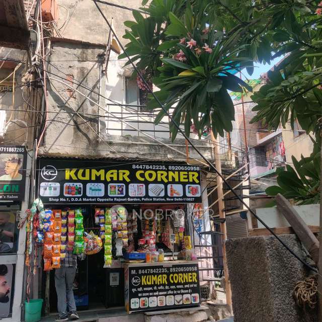 Shop in Tagore Garden Extension, Delhi for sale 