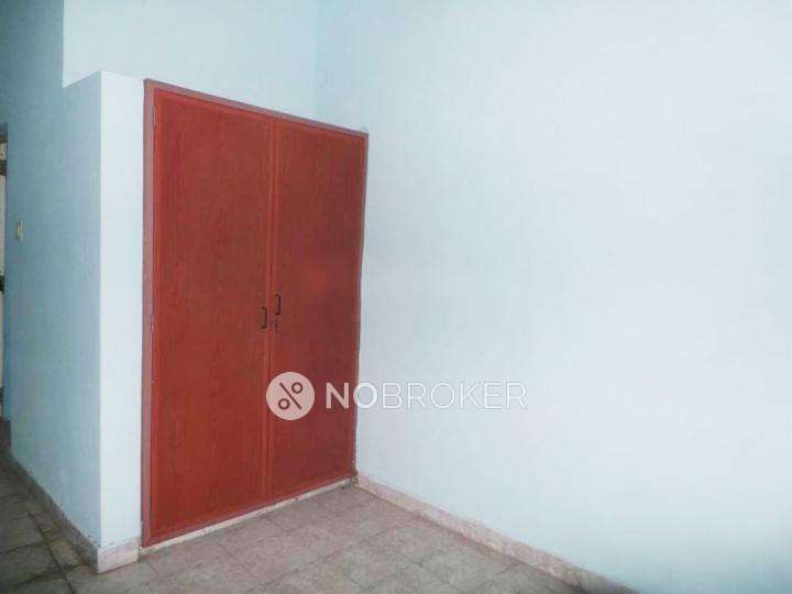 2 BHK Flat In Shanthi Court For Sale  In Saidapet