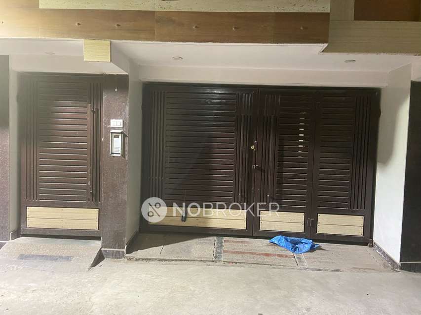 1 BHK Flat In Standalone Building  For Sale  In  Tilak Nagar