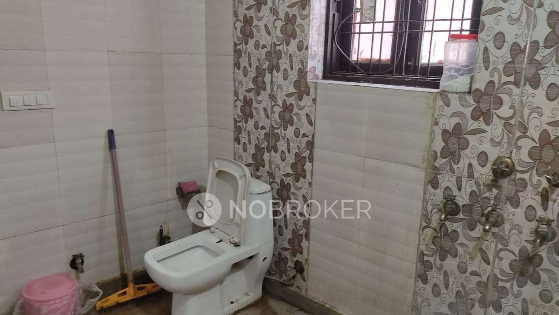 3 BHK Flat In Indraprastha Colony Extesion 2 For Sale  In Indraprastha Colony