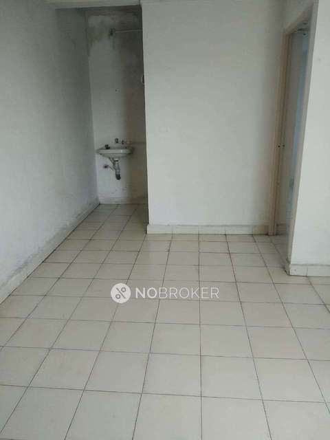 1 BHK Flat In Sai Tower Z Coner Majari Road  For Sale  In Manjari Budruk 