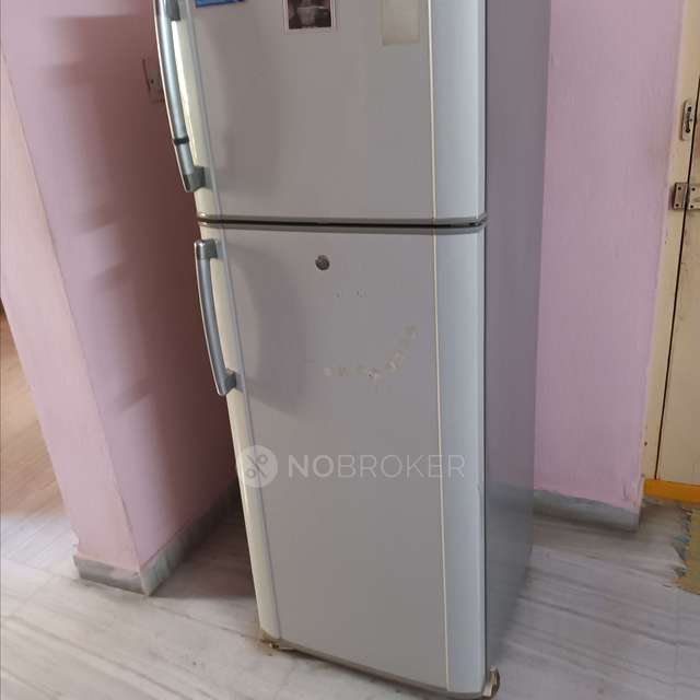 Shared Room for Female In 2 BHK  In Maitri  Nivas Appartment Begumpet In Begumpet