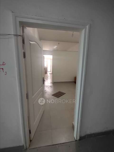 Commercial Property in  Amrapali Dream Valley, Noida for Rent 