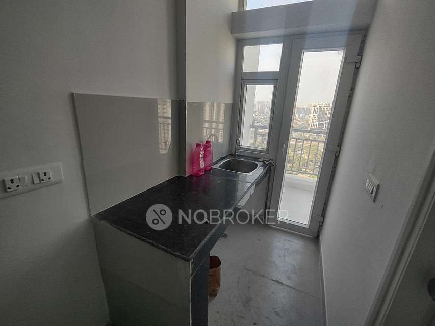 Commercial Property in  Amrapali Dream Valley, Noida for Rent 