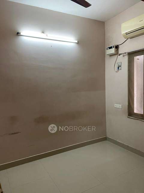 2 BHK Flat In Royal Paradise, Selaiyur, Chennai For Sale  In Royal Paradise Apartment