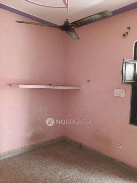 2 BHK Flat In Standalone Building  For Sale  In Mayur Vihar 