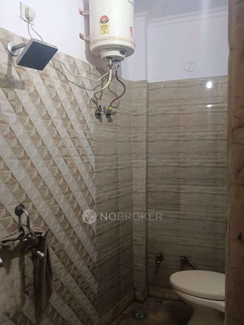 3 BHK Flat In  East Gorakhpark Shahdara For Sale  In Babarpur