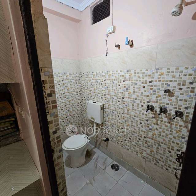 2 BHK Flat In Old Kondli, Near Crime Branch For Sale  In C-12h, Near Dinkar Public School, Old Kondli, Kondli, Delhi, 110096, India