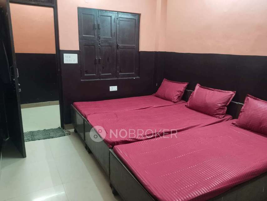 PG for Boys in Sector 12