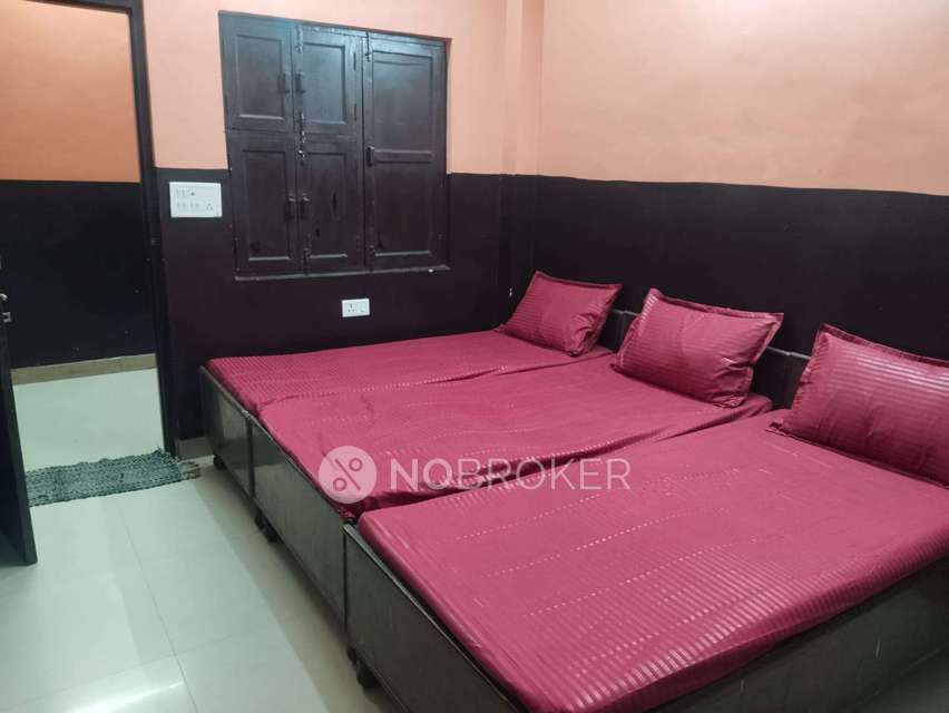 PG for Boys in Sector 12