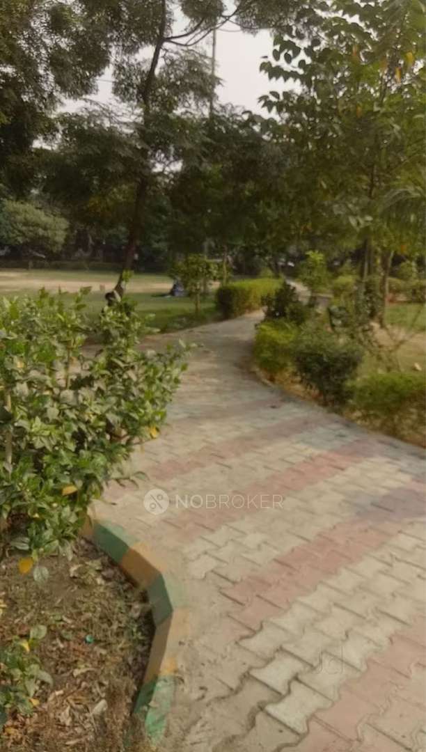 Plot For Sale  In Cr Park Main Rd