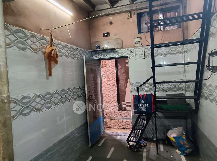 1 RK House for Rent  In Malad East