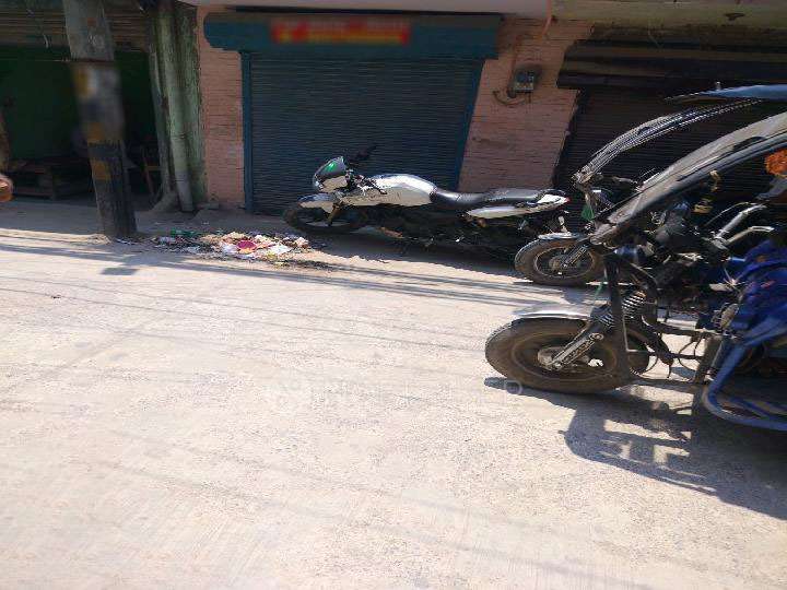 Shop in Maharani Enclave, Delhi for sale 