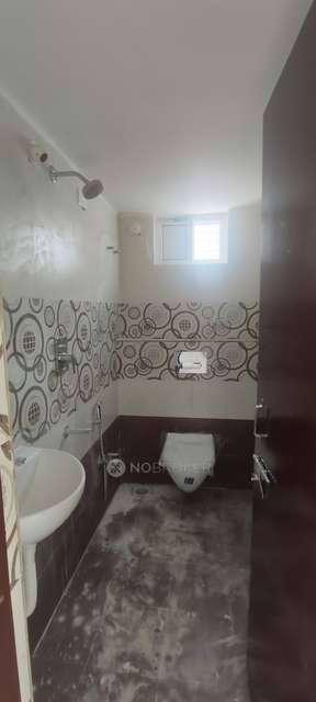 2 BHK Flat In Sai Preeth Tower For Sale  In Yapral