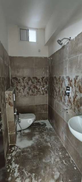 2 BHK Flat In Sai Preeth Tower For Sale  In Yapral