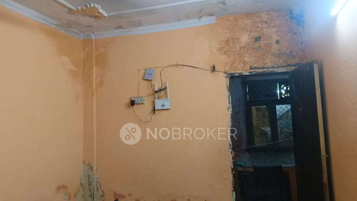 1 BHK Flat In Standalone Building  For Sale  In Shakarpur