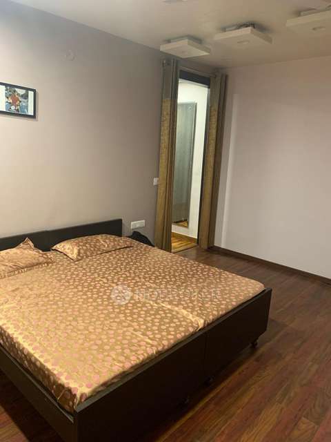 Single Room for Female In 4 BHK  In Sector 41