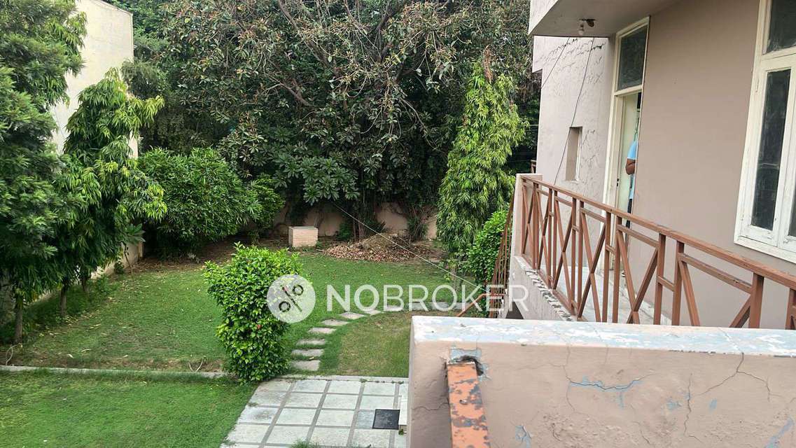 1 BHK Flat for Rent  In Sector 17