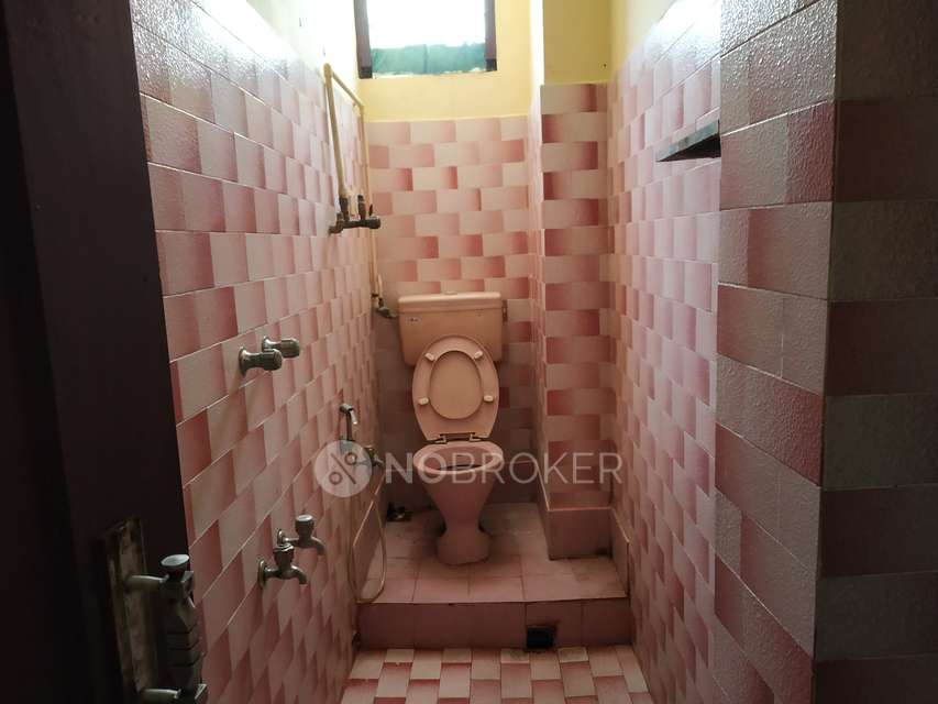 2 BHK Flat In Sri Mathangi Apartments, Medavakkam For Sale  In Saidapet