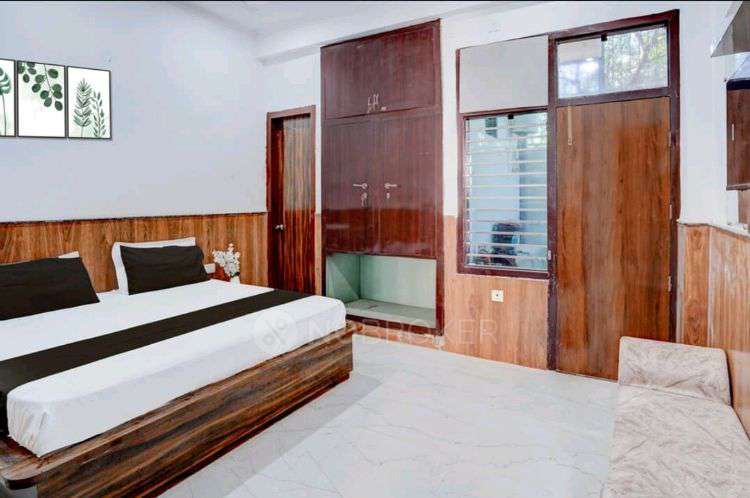 PG for Anyone in Ansal Golf Links 1