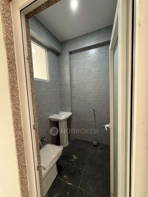 Industrial Building in Sector 69, Noida for Rent 