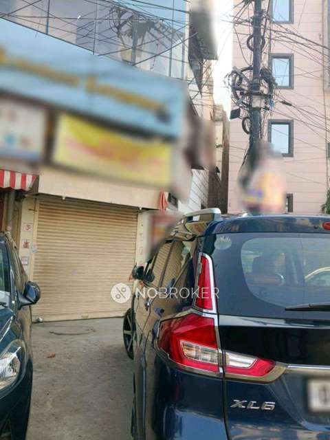 Shop in Kherian Mohalla, Subzi Mandi, Delhi for sale 