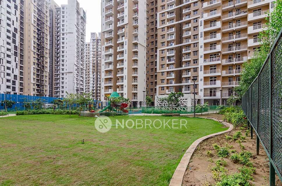 2 BHK Flat In Mahagun Maverick For Sale  In Gaur Chowk