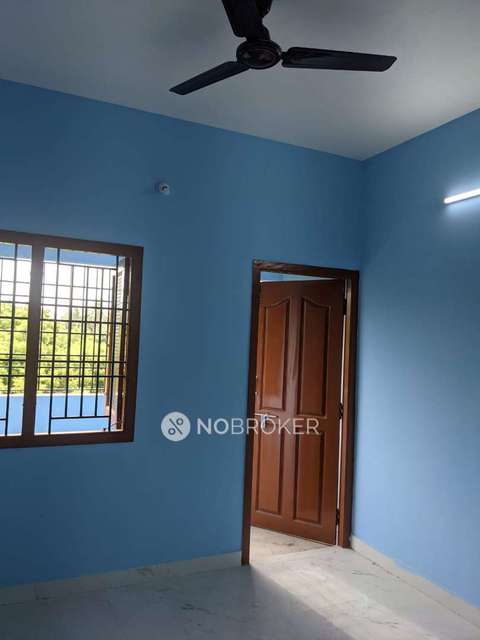 Shared Room for Male In 2 BHK  In Selaiyurj