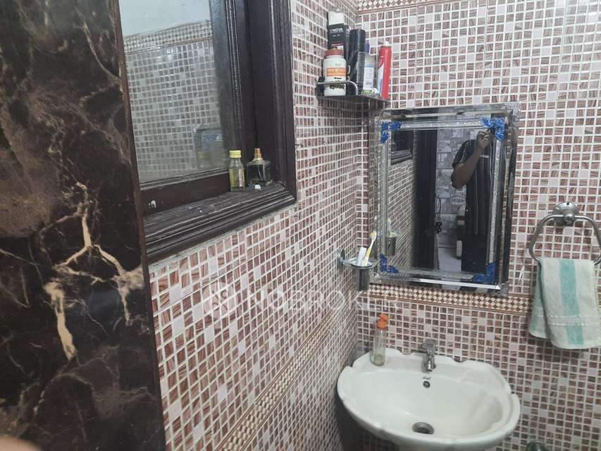 2 BHK Flat In Standalone Building  For Sale  In Rohini