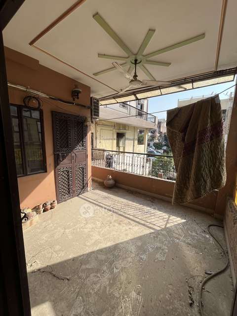 2 BHK Flat In C Block Dilshad Garden For Sale  In C-block, Dilshad Garden