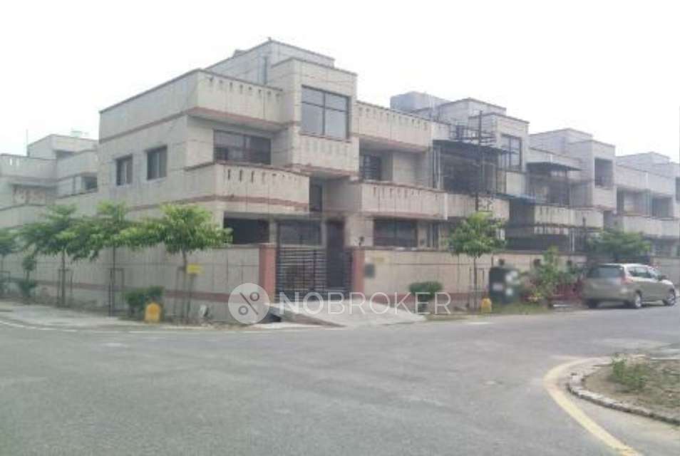 2 BHK Flat In Mig Flats for Rent  In Noida Greater Noida Expressway