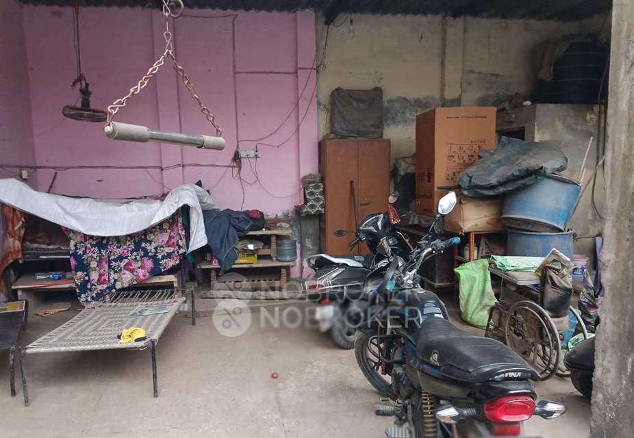 Godown/Warehouse in Bahrampur, Noida for Rent 