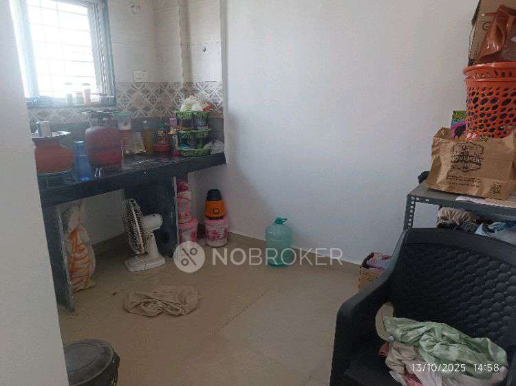 Single Room for Female In 1 RK  In Matruchaya Niwas,sasane Nagar In Sasane Nagar, Hadapsar