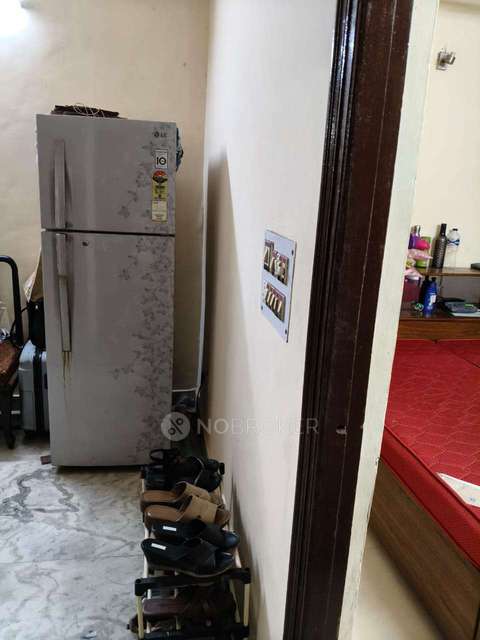 2 BHK Flat In Shashi Garden for Rent  In Mayur Vihar