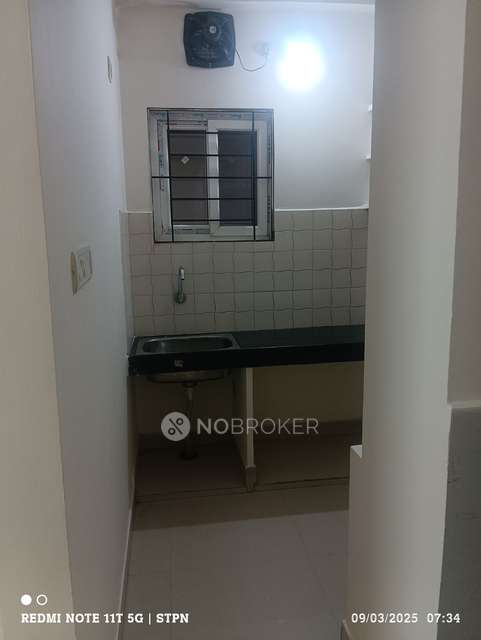 Single Room for Female In 1 BHK  In Arya Residency In Banjara Hills