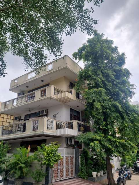 4 BHK Flat In A1 Block Janakpuri For Sale  In A1 Janakpuri