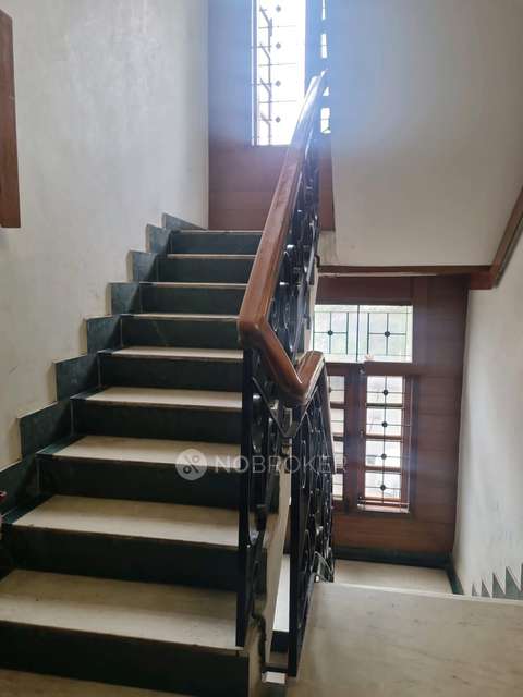 4 BHK Flat In A1 Block Janakpuri For Sale  In A1 Janakpuri