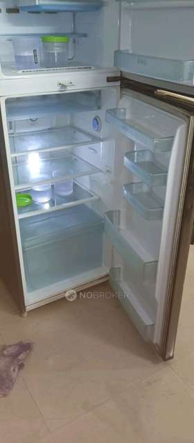 PG for Boys in Supertech Ecociti 