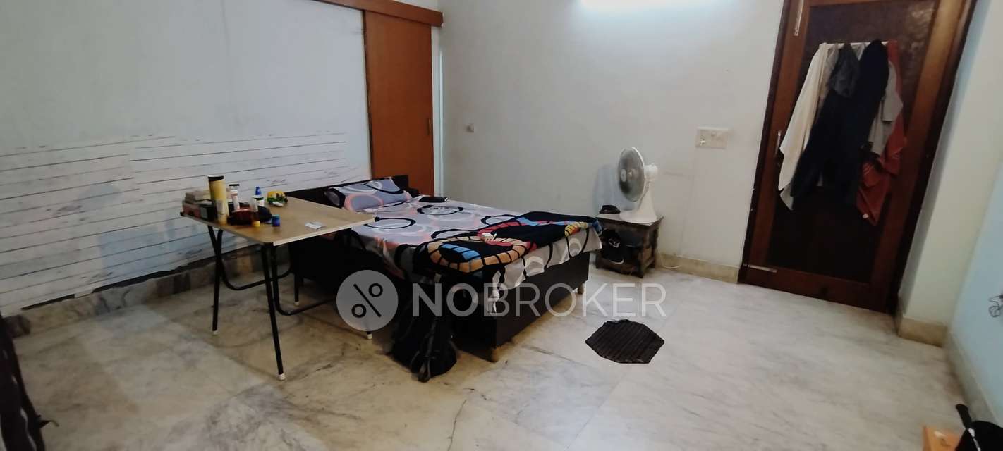 Single Room for Male In 2 BHK  In Sector 47