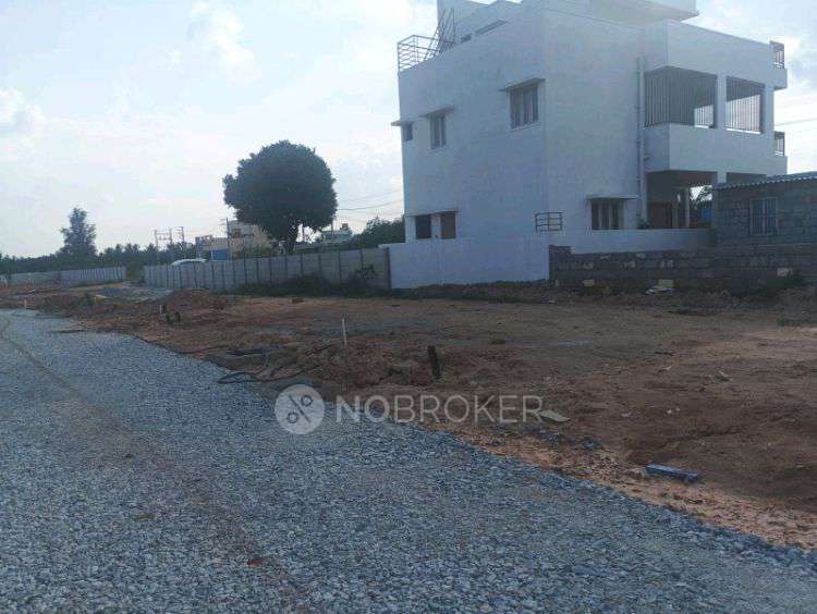 Plot For Sale  In Vs In Aduru