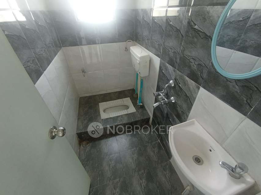 2 BHK Flat In Shrey Paradise For Sale  In Dhanori