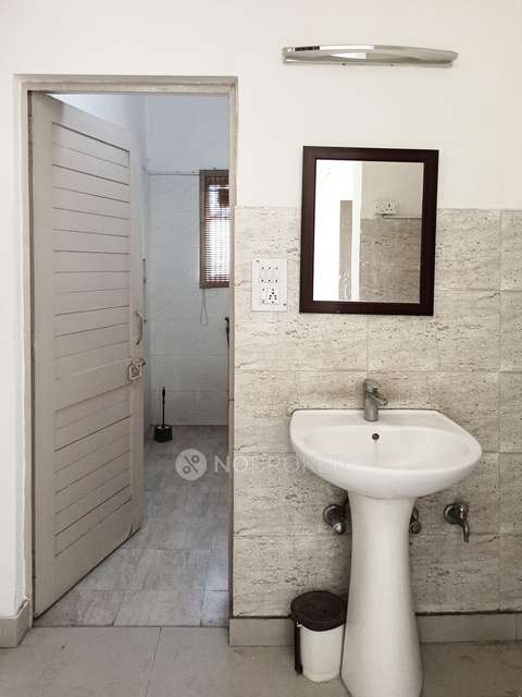 3 BHK Flat In Dda Flats Munirika, Munirka For Sale  In Munirka