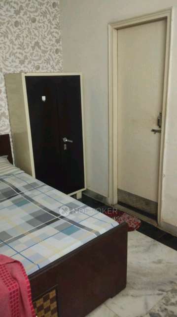 PG for Girls in Gate No 3, Greenfields Colony