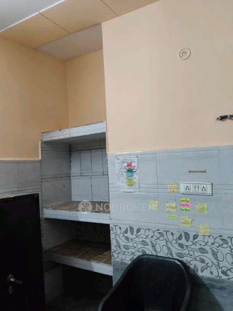 PG for Girls in Dwarka Mor Metro Station