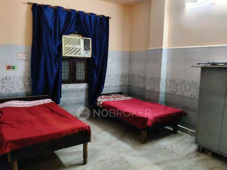 PG for Girls in Dwarka Mor Metro Station