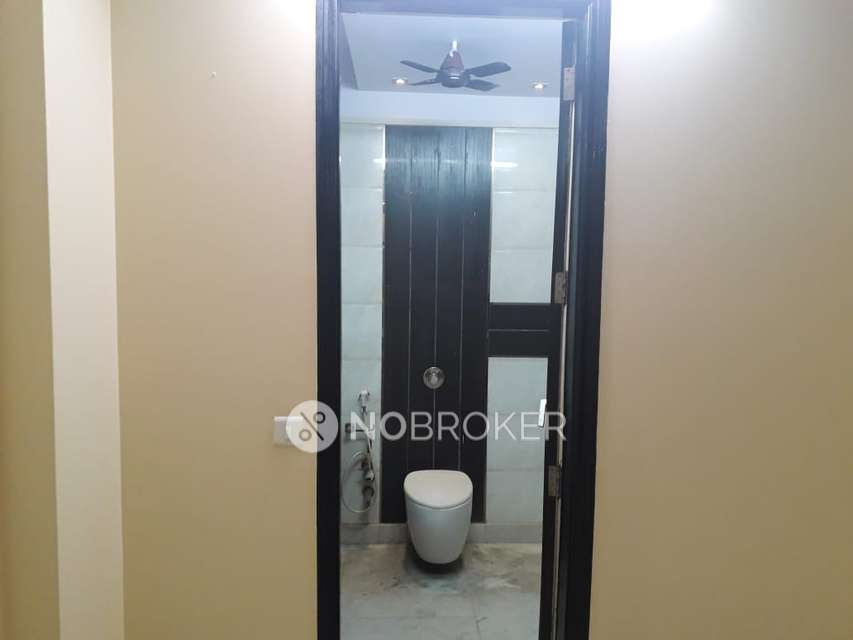 3 BHK Flat In Standalone Building  For Sale  In Shahdara
